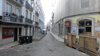 カフェとレストランが多い通り