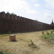 ミャンマーの最後の王朝が栄えた古都マンダレーの２４年間しか使われなかった王宮跡です。
