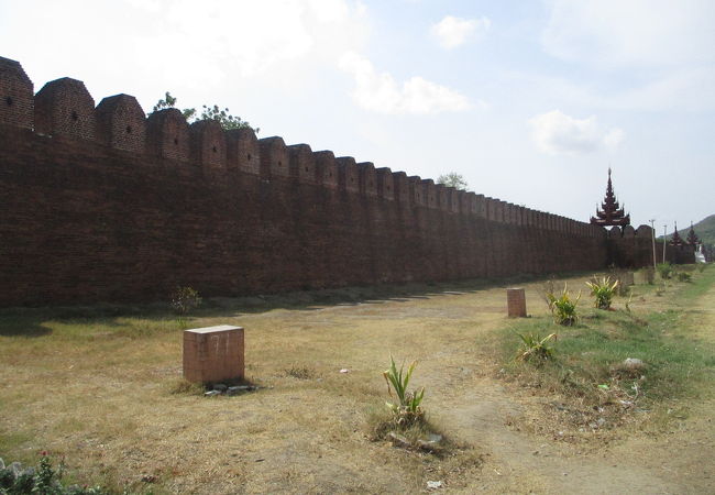 ミャンマーの最後の王朝が栄えた古都マンダレーの２４年間しか使われなかった王宮跡です。