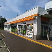 (北上金ヶ崎PA)　トイレや自動販売機の他にスナックコーナーがあります。