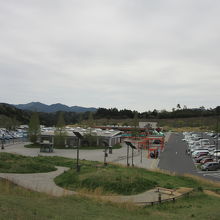 上下共用型のSAで方面別に駐車場が分かれています