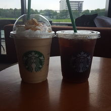 店内でドリンク飲みました。キャラメルフラペチーノ