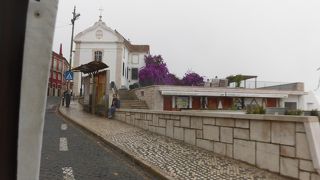 曲がりくねった上り坂