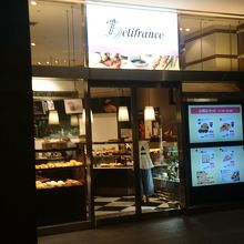 イートインコーナーがあるベイカリー