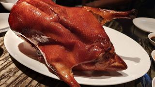 雰囲気と料理の質を考えれば決して高くはない