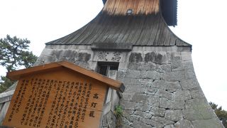 琴電琴平駅を降りて左手に、日本一高い燈籠、高燈籠があります