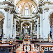 入場が有料な教会が多いヴェネツィアにあって、入場無料というかなり良心的な教会です。