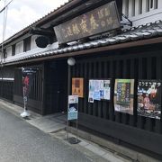 ワンコイン(５００円)で美味しいお酒５種類を利き酒。奈良観光のお土産話にもうってつけ。