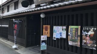 ワンコイン(５００円)で美味しいお酒５種類を利き酒。奈良観光のお土産話にもうってつけ。