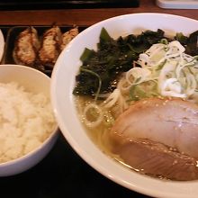 鳴門産うず潮わかめらーめん　半ライス・餃子セット