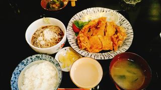 (戸隠)　ザンギ定食700円はボリューム満点です