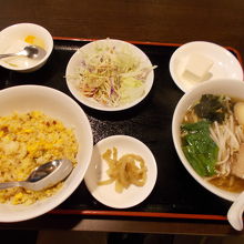 チャーハン＋半ラーメンセット(700円)です。