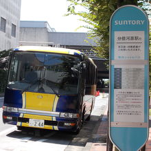 分倍河原駅から送迎があります。混雑時、立乗りもあります。