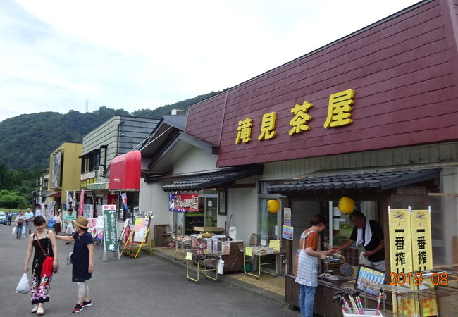 １００円増しで大盛りを食べましたが、普通盛りの２倍はある量で感激！