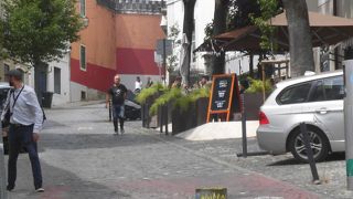 サン・ジョルジェ城方面への道