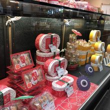 名物ピーナッツ最中