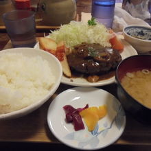 ハンバーグ定食