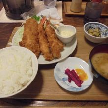 ミックスA定食（アジフライ、イカフライ、エビフライ）