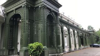 秘密クラブみたいな感じ