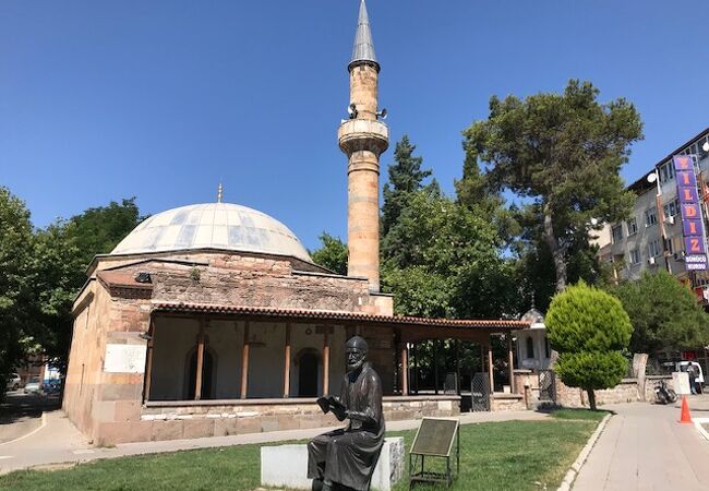 Kulaksız Camii
