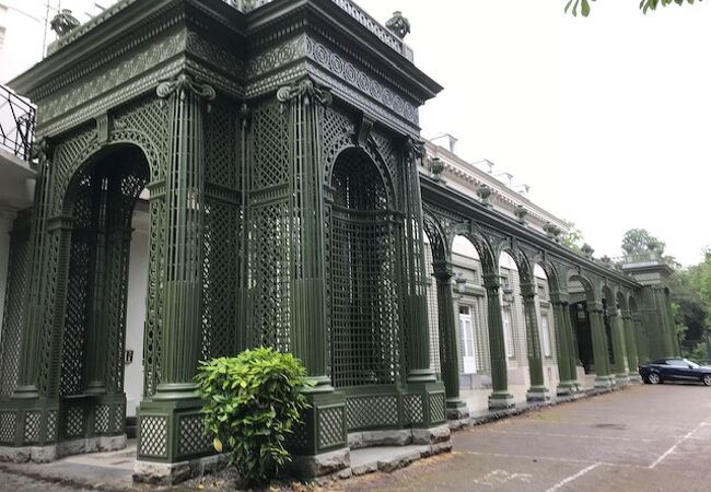 秘密クラブみたいな感じ