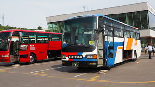 海側に座るか山側に座るか。