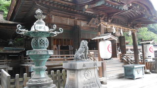 金刀比羅宮の左側に三穂津姫社があります 。社の手前に銅馬がいます。