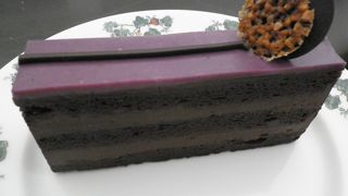 ケーキを食べに