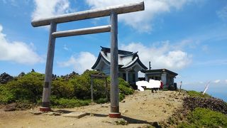 刈田岳山頂にある神社