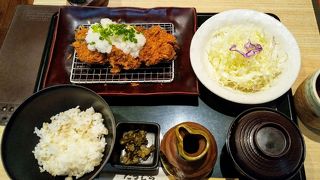 白米か麦入りご飯が選べる「とんかつ たづむら」