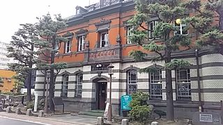 (赤れんが郷土館)　昭和44年まで秋田銀行の店舗として使われていました