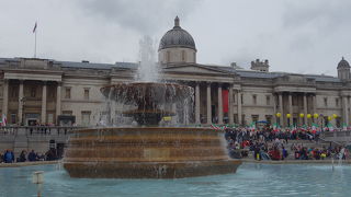 ゴッホの「ひまわり」は現在テート・ブリテンでの特別展に行っています。