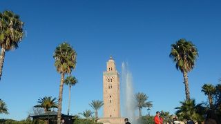 観光客もですが、地元の人達もいます