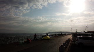 色々なスポーツが楽しめる、海が間近の公園