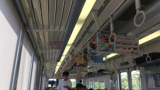 クロスシートで快適に