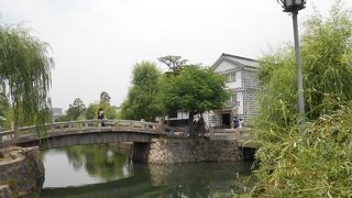倉敷美観地区、2つ目の橋、中橋。倉敷館と倉敷考古館の間にあります。