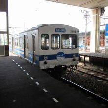 平賀駅構内　デハ７１００系　フロントガラス３枚　青帯タイプ