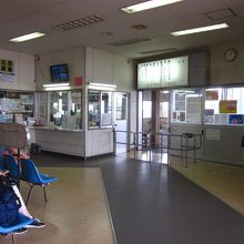 弘南・黒石駅舎内