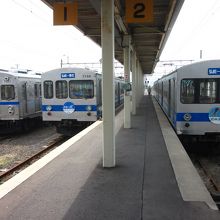 黒石駅構内　デハ７０００系と７１００系の３タイプ