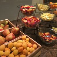 朝食ビュッフェ たくさんのフルーツ