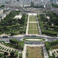エッフェル塔から眺めたシャン ド マルス公園