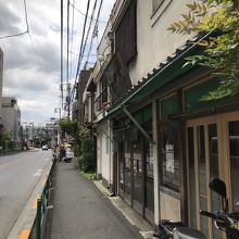 お店の前の通りです。