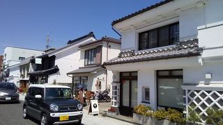 白壁なまこ壁の町並み