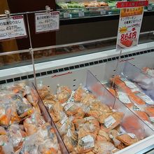 本店&時期限定の特売品もあり