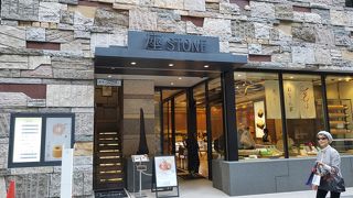 座STONE1階のバームクーヘン店
