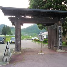 施設内の碇ヶ関御関所門