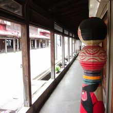 軒下に造られた買い物通路です～