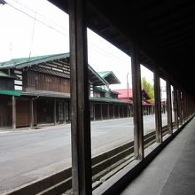 木で造られたアーケードはとんねるのよう？～