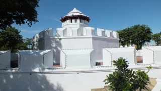 白亜の要塞です。