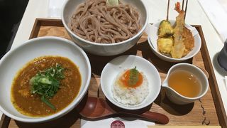 独自のカレーうどん